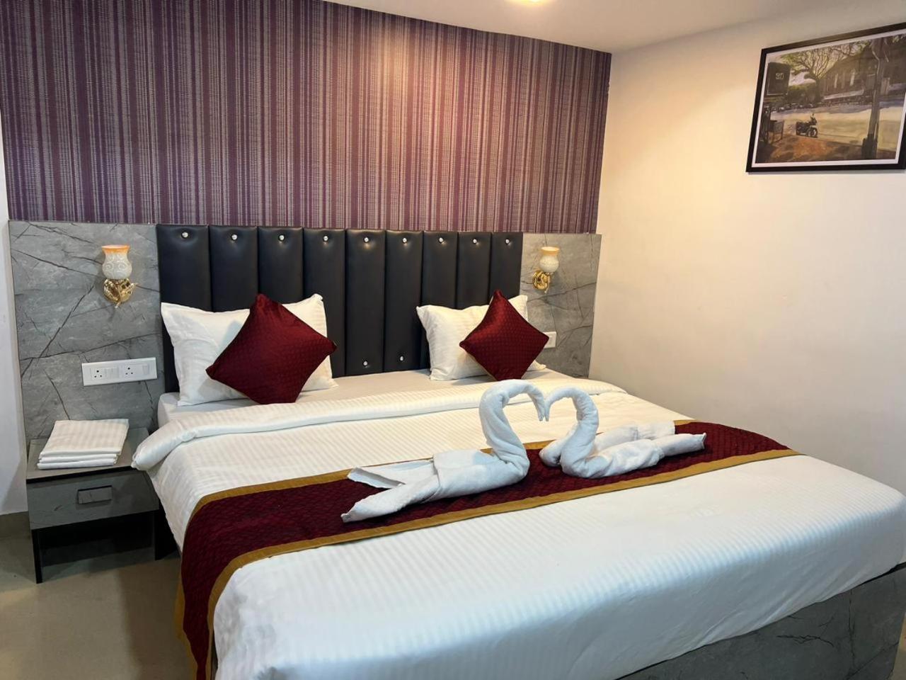Hotel Orchard Park Pune Bagian luar foto